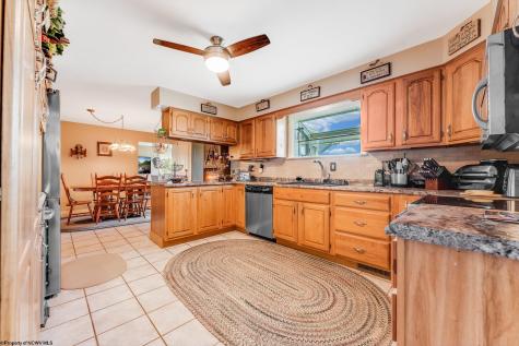 203 Foothills Lane Morgantown WV 26508