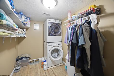 7 Coolview Lane Bridgeport WV 26330