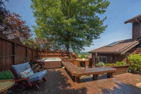 1121 Queens Court Morgantown WV 26508