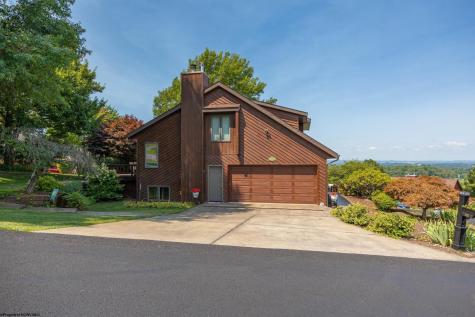 1121 Queens Court Morgantown WV 26508