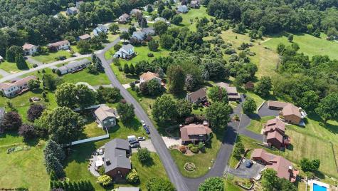 1121 Queens Court Morgantown WV 26508