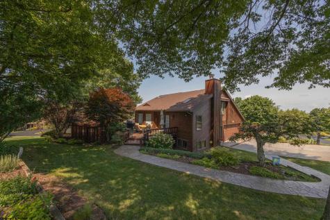 1121 Queens Court Morgantown WV 26508