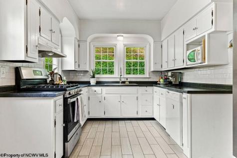 1243 College Park Fairmont WV 26554