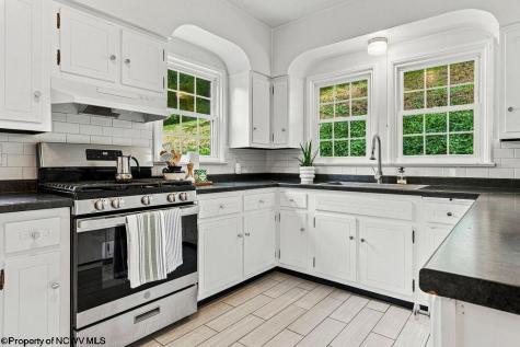 1243 College Park Fairmont WV 26554