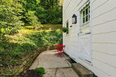 1243 College Park Fairmont WV 26554