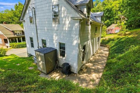 1243 College Park Fairmont WV 26554