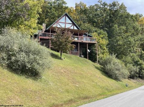 717 Lakeview Drive Horner WV 26372