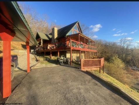 717 Lakeview Drive Horner WV 26372