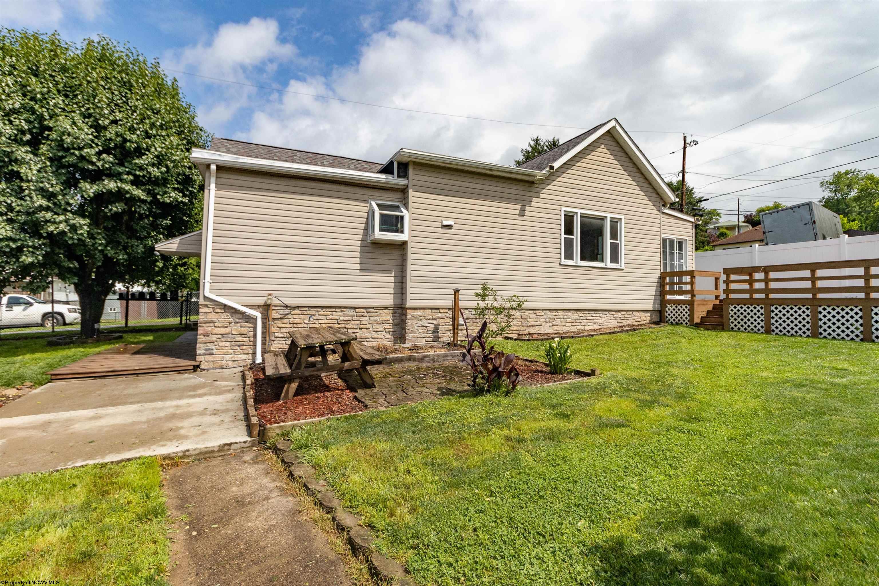 42 Crummitt Lane Clarksburg WV 26301