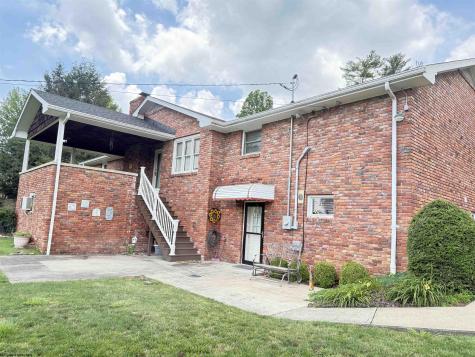 104 Mazewood Drive Fairmont WV 26554