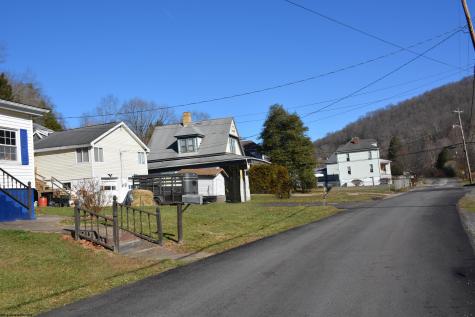325 Pyles Avenue Mannington WV 26582