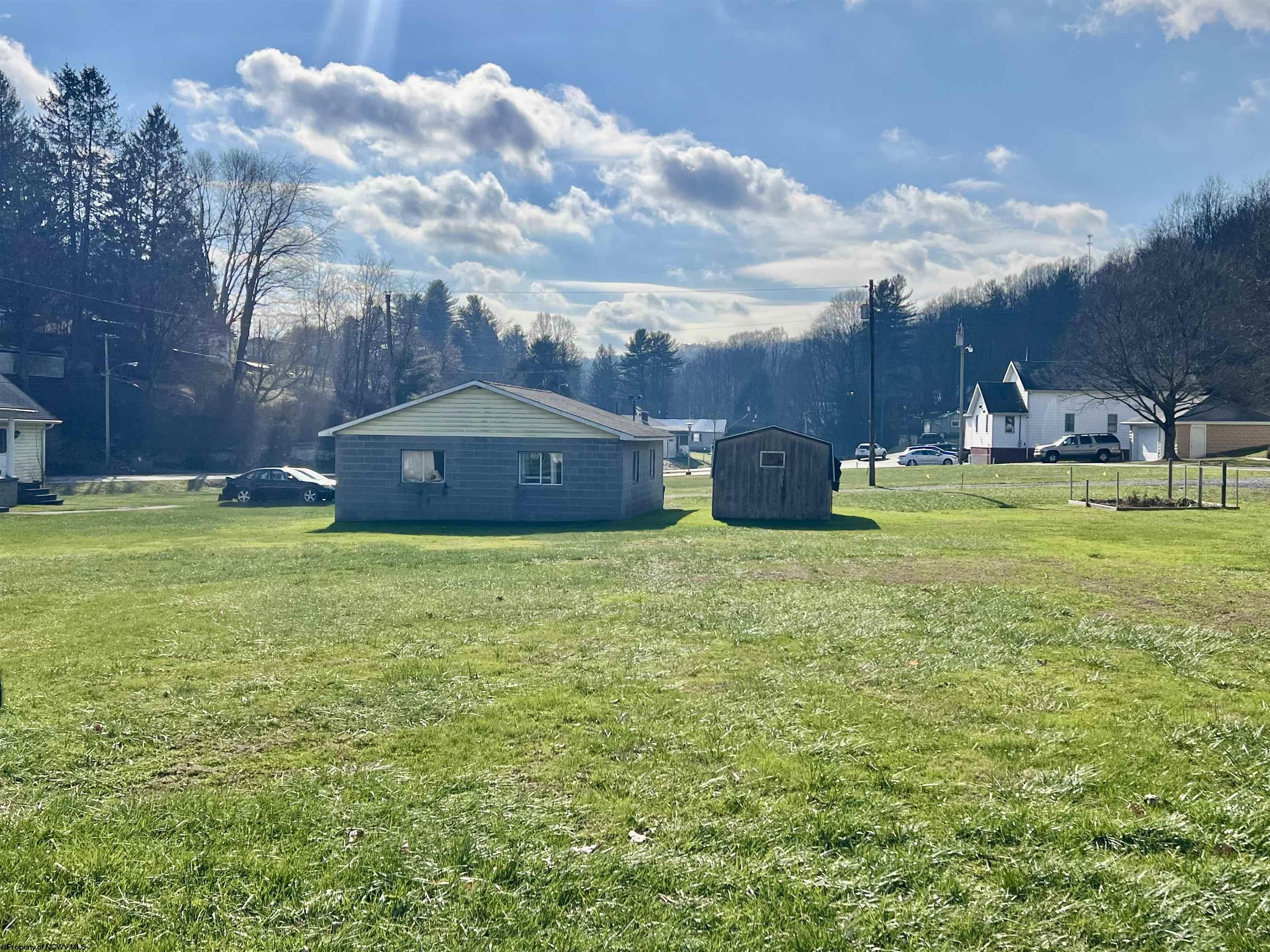 9 Punkin Center Road Fairview WV 26570