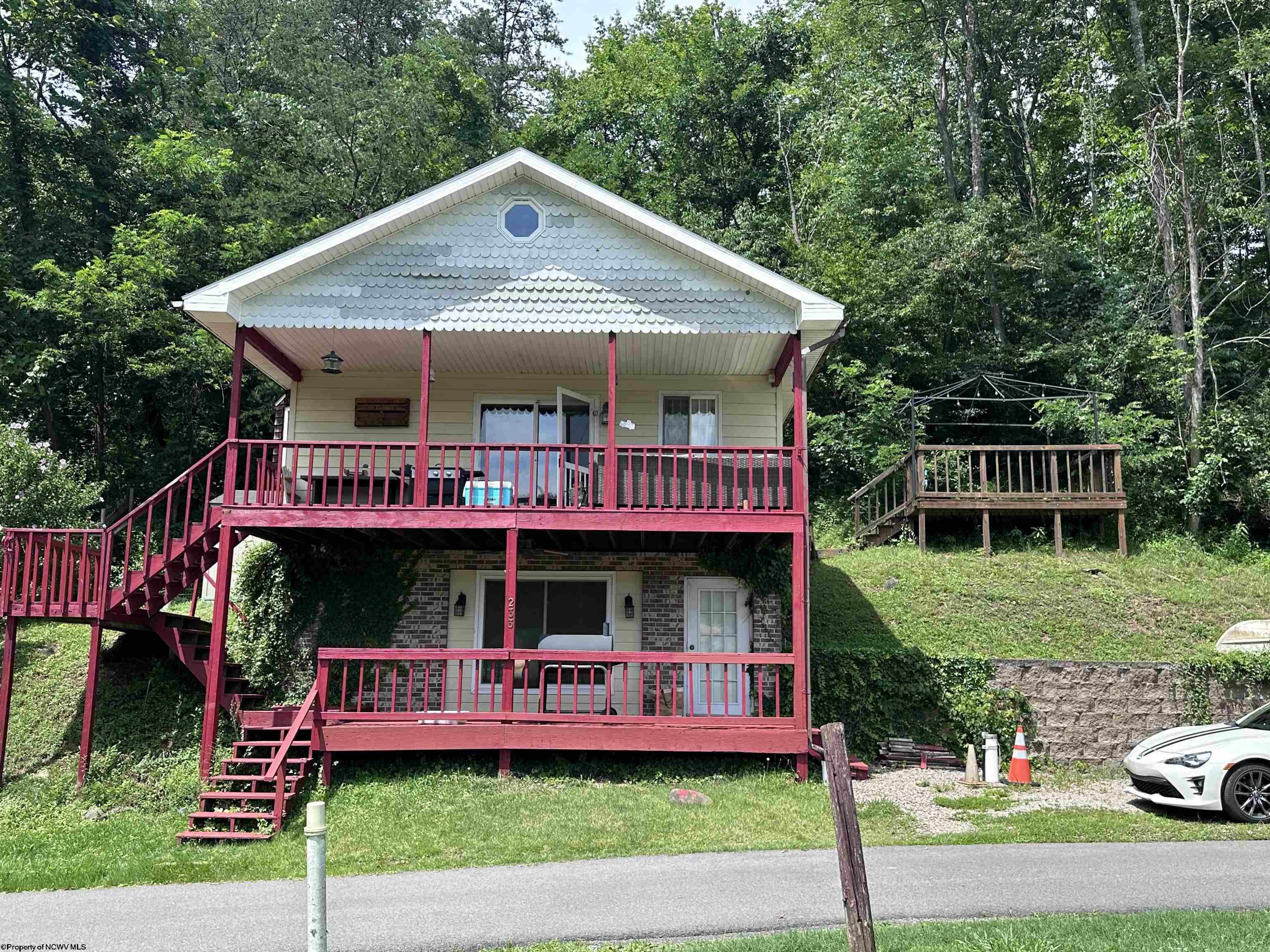 1624 Crystal Lake Road West Union WV 26456